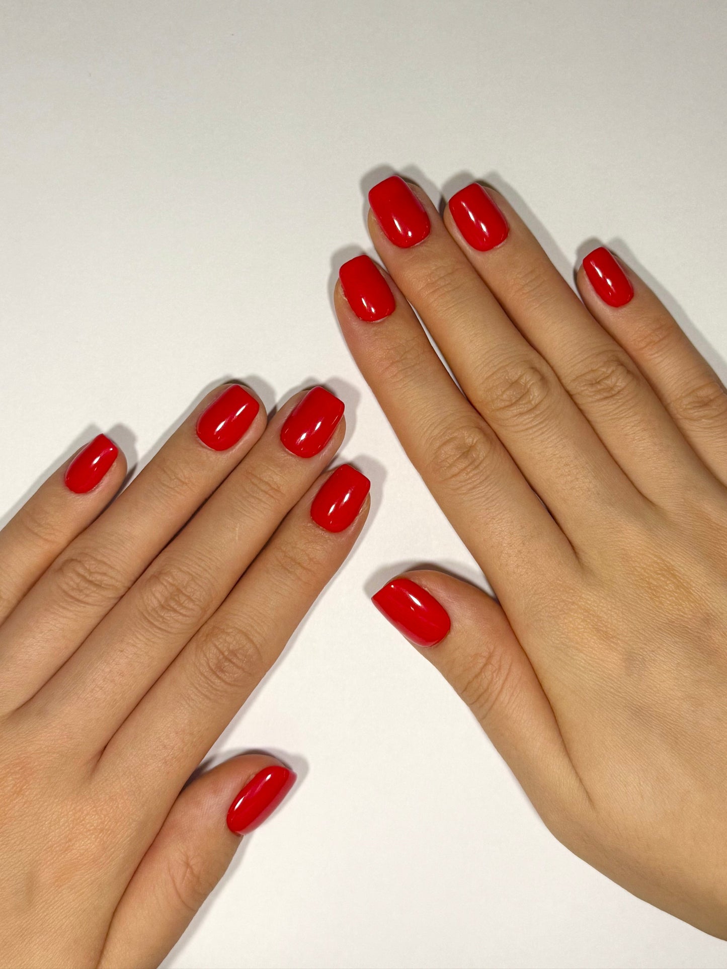 Secure The Nails Classy Red Short Reusable Press-on Nails for Everyday Wear, Salon Nails, Long-lasting, Easy to Apply