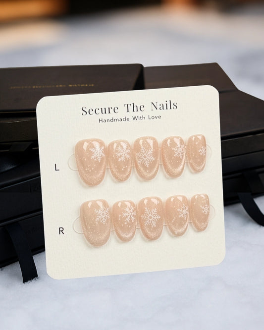 Round Oval Christmas Holiday Winter Reusable Press-On Nails, Glittery Cat-Eye with Snowflakes, Classy Elegant Nail Art | Secure The Nails