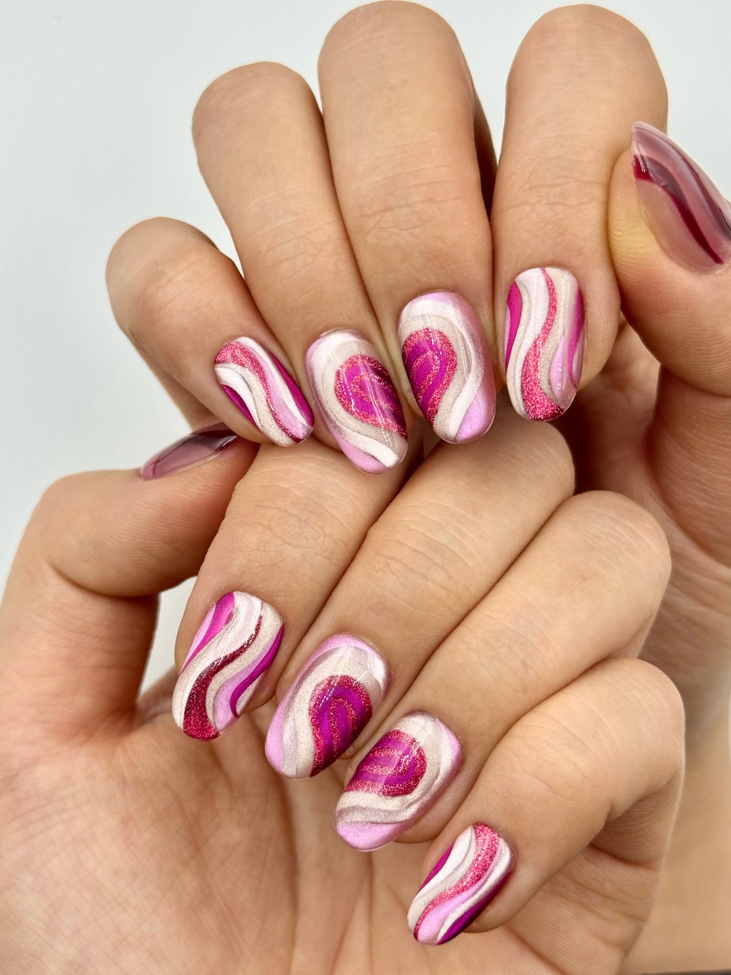 Silky Ribbon Red Pink Silver Cat-Eye Unique Valentine's Press-On Nails with Heart Details, Reusable & Durable Long-Lasting False Nails, 2026 Nail Art Trend| Secure The Nails