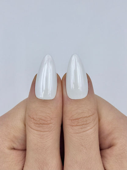 Cute Romantic White Valentine's Press-On Nails with Pearl Heart and Unique Hidden Red Hearts, Reusable & Long-Lasting False Nail| Secure The Nails