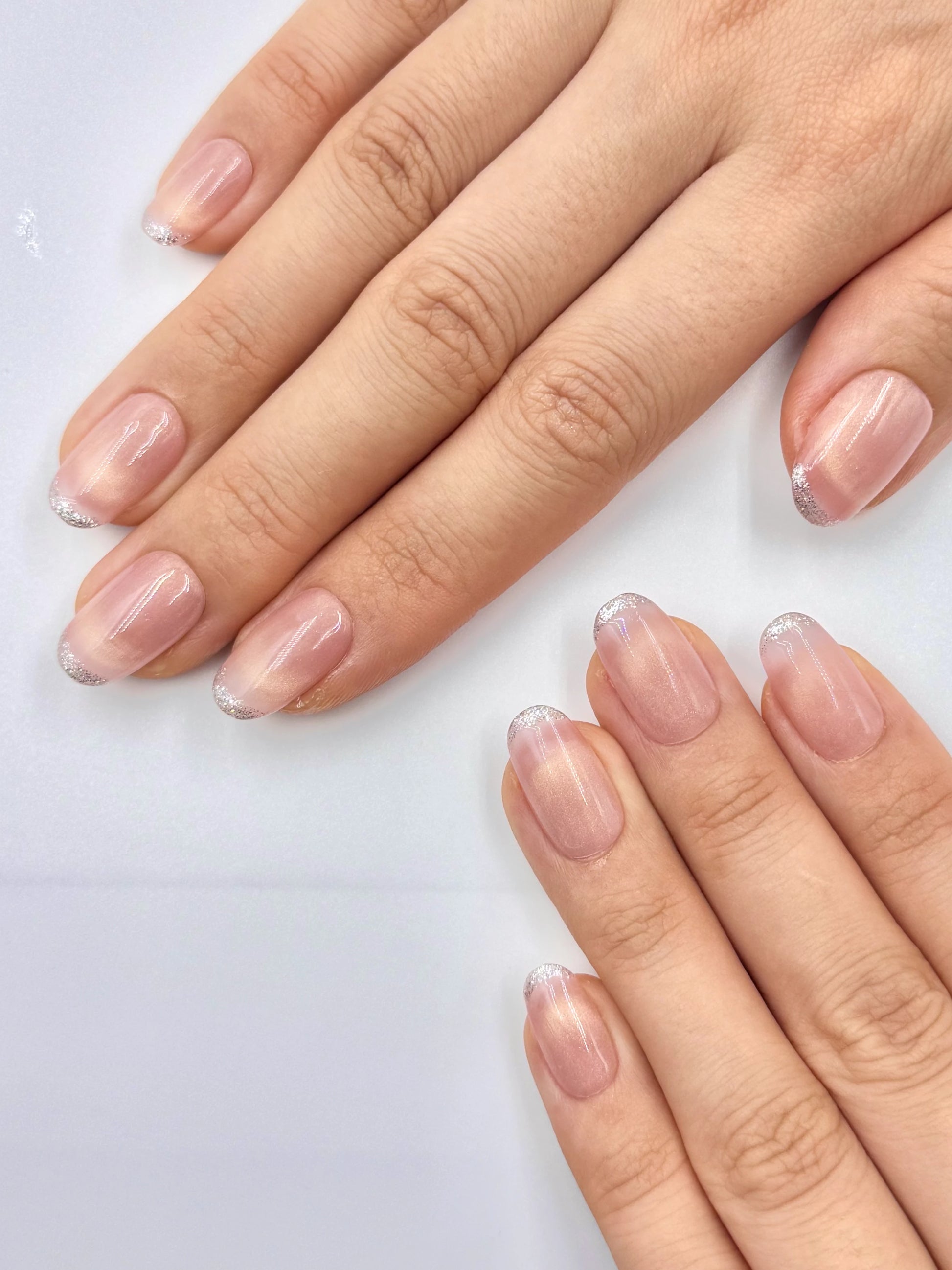 Glowy Soft Peach Nude Cat-Eye Oval Press-On Nails with Smile Line Golden French Tip and Silver Glitter