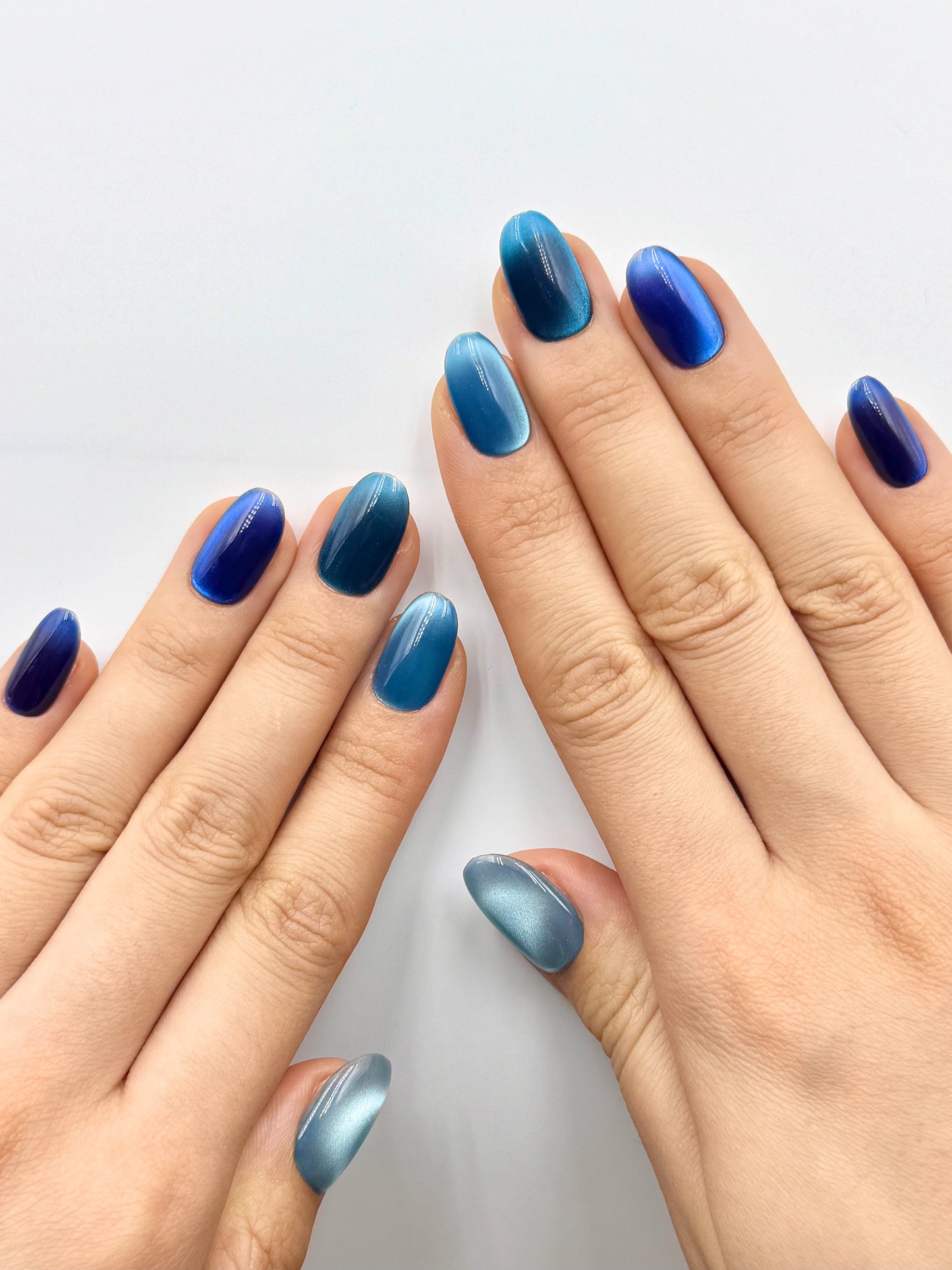 Unique Elegant Gradient Ocean Royal Blue Cat-Eye Short Oval Press-On Nail, Handmade Long-Lasting Reusable Press-Ons | Secure The Nails