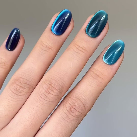 Unique Elegant Gradient Dark Navy Blue Cat-Eye Short Oval Round Handmade Press-On Nail, Long-Lasting Reusable Press-Ons | Secure The Nails
