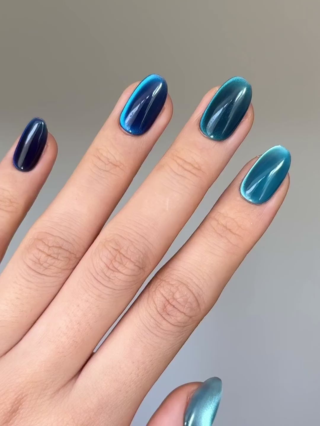 Unique Elegant Gradient Dark Navy Blue Cat-Eye Short Oval Round Handmade Press-On Nail, Long-Lasting Reusable Press-Ons | Secure The Nails